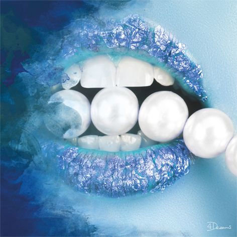 Pearls Blue Vrouw Lippen