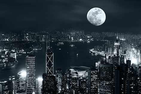 Night aerial view panorama of Hong Kong skyline at full moon night under cloudy sky Stad Skyline Nacht Volle maan