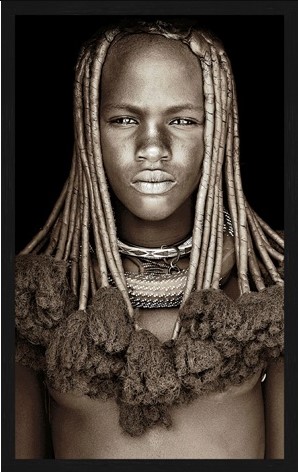 Portrait Gobelin Himba girl Namibia van Mondiart